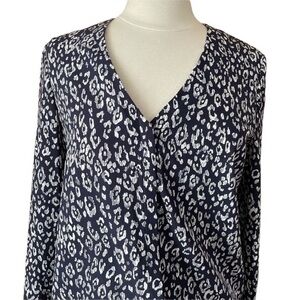 Banana Republic V neck button down long sleeve top blouse womens medium